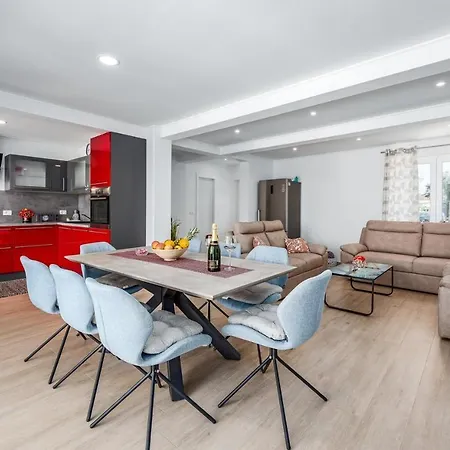 Anica Гостевой дом 4*