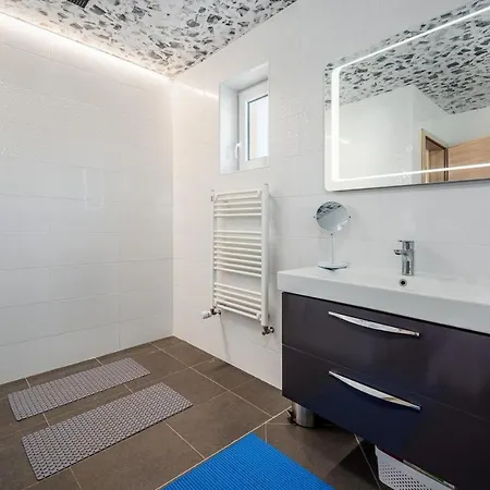 Anica Гостевой дом 4*