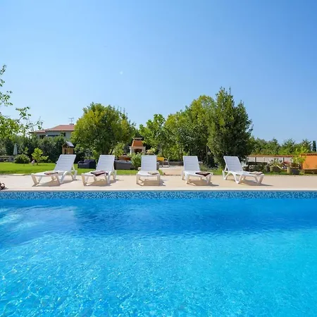 Πανσιόν Anica 4*