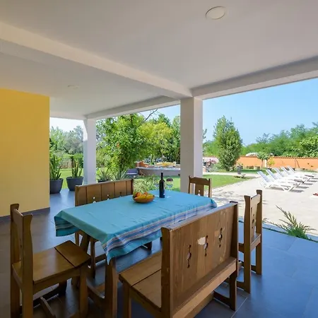 Anica Guest house