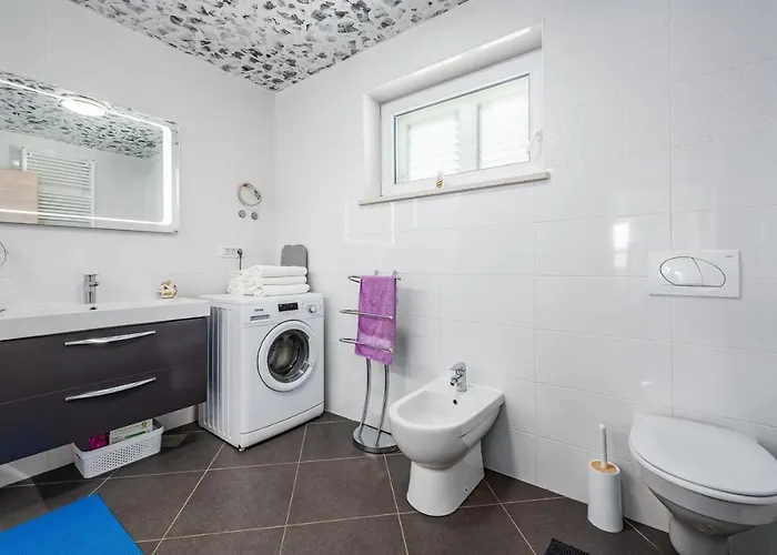 Anica Gostinjska kuća Pelegrin